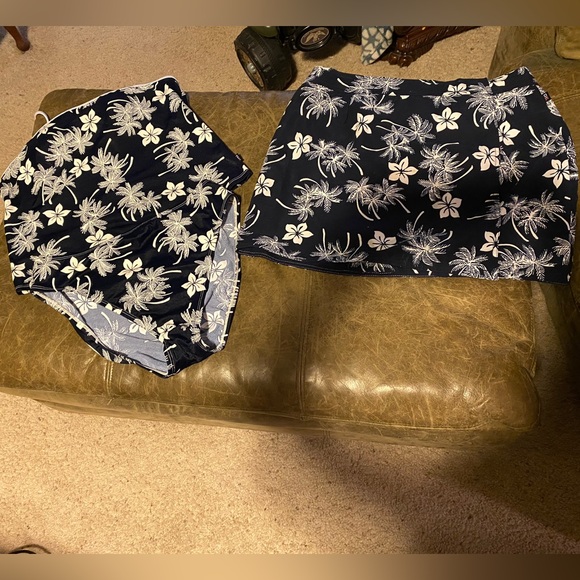 St. John's Bay Other - St Johns Bay Navy & White Tropical Floral Two Pc Swim Suit w Wrap Cover up